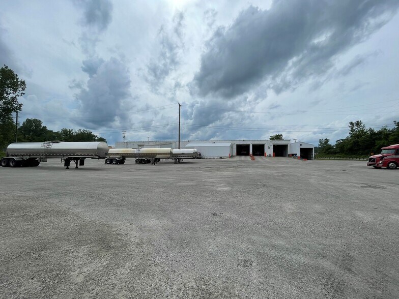 1597 S Washington St, Millersburg, OH à louer - Photo de l’immeuble – Image 3 sur 11