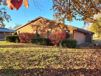 Plus de détails pour 656 Chestnut St, Coshocton, OH - Santé à vendre