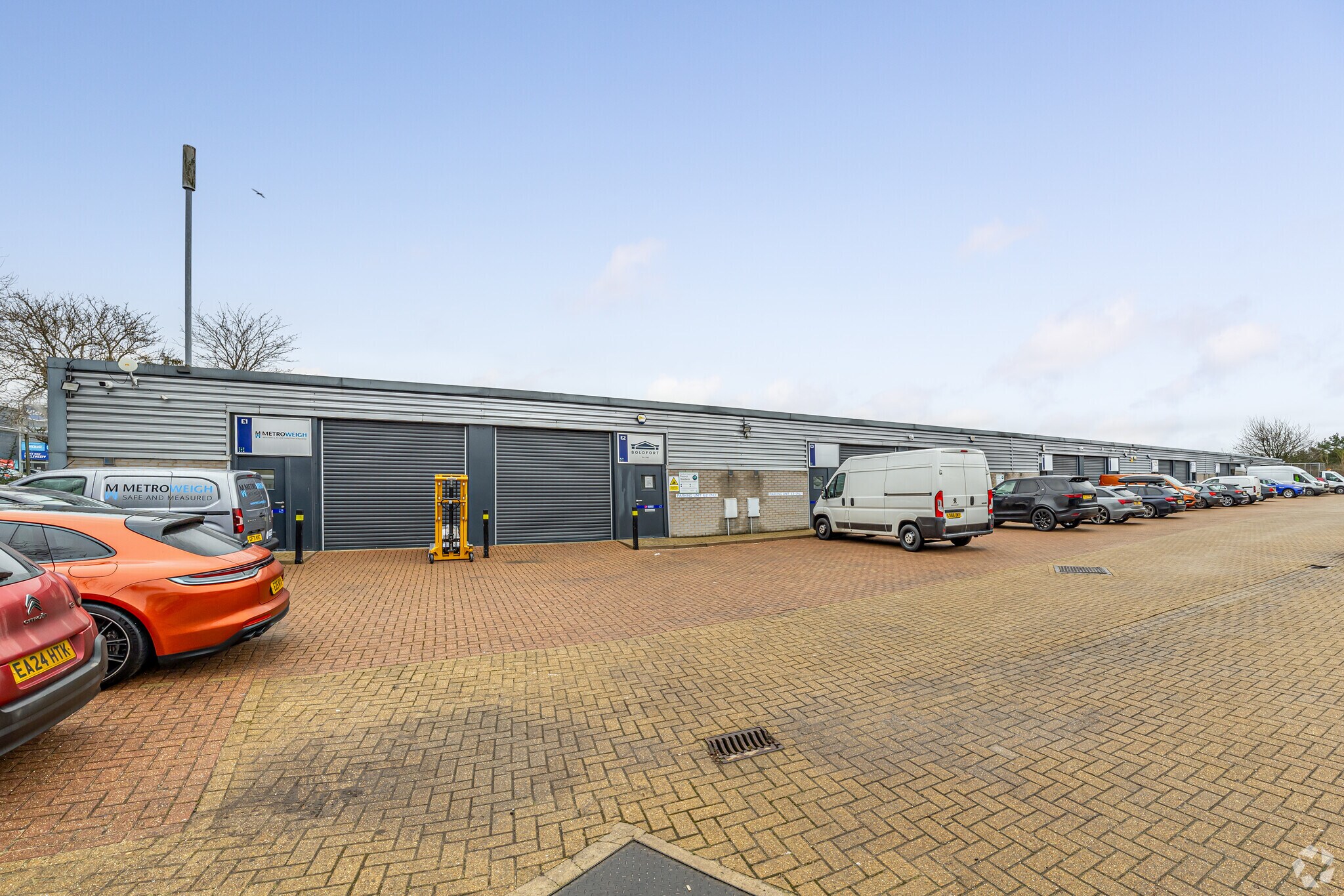 Langston Rd, Loughton à louer Photo principale– Image 1 sur 4