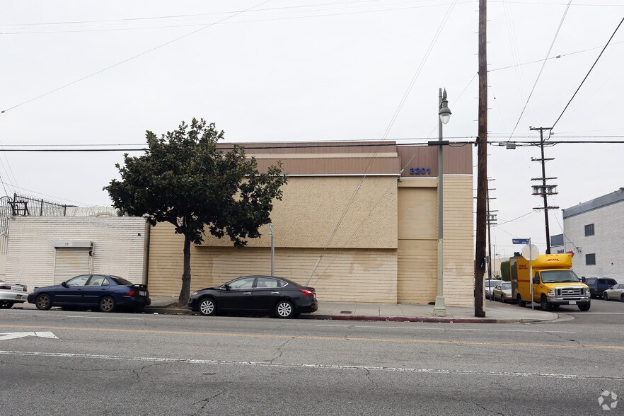 3201 S Main St, Los Angeles, CA à vendre - Photo de l’immeuble – Image 3 sur 9