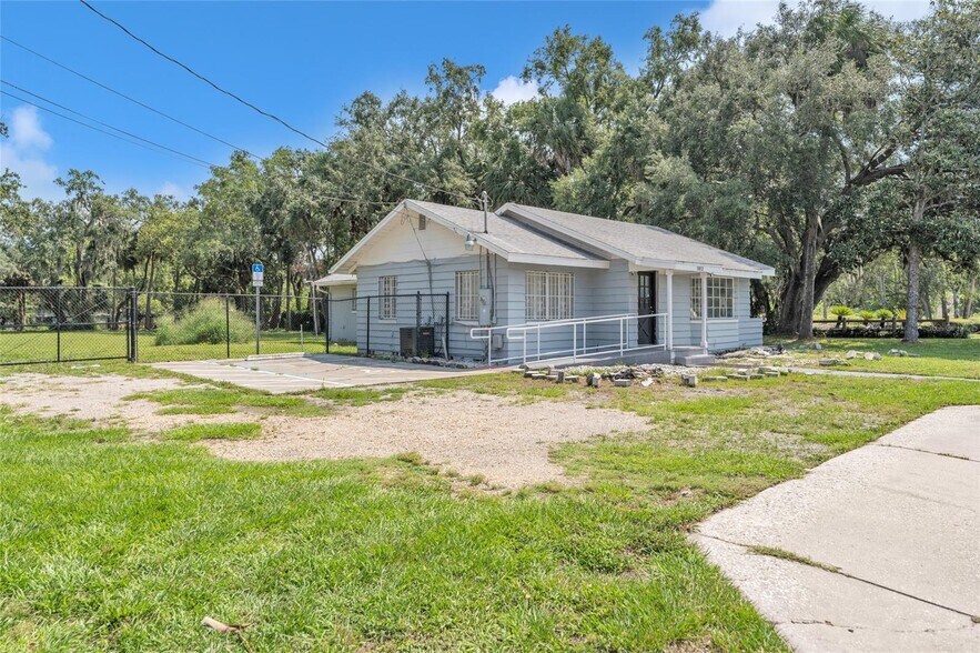 1812 W 1st St, Sanford, FL à louer - Photo de l’immeuble – Image 3 sur 33