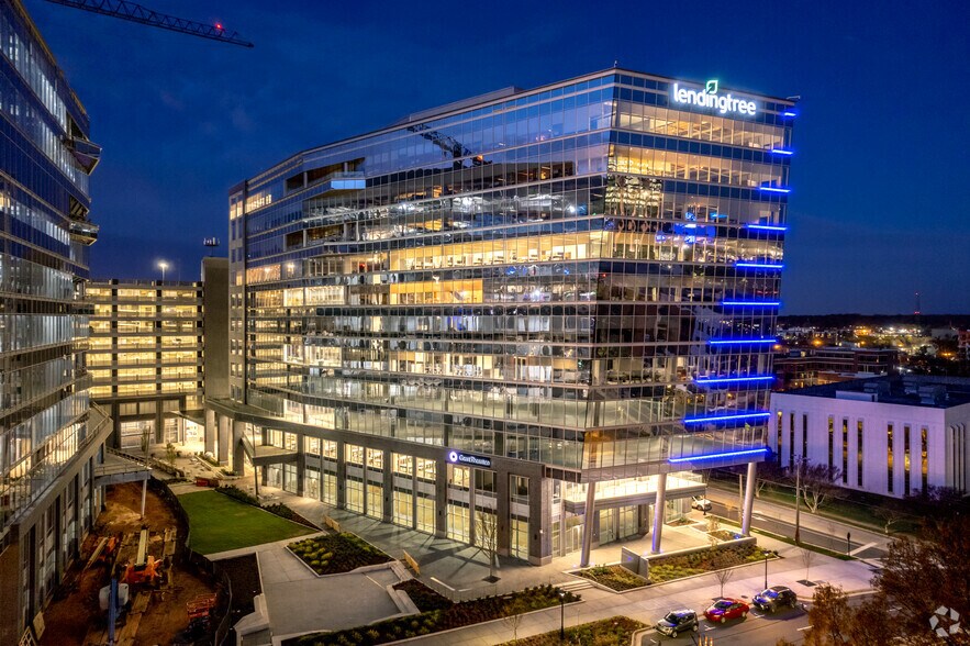 1120 S Tryon St, Charlotte, NC à louer - Photo de l’immeuble – Image 3 sur 21