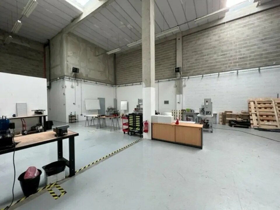 Local d’activités dans Émerainville à louer Photo intérieure– Image 1 sur 8