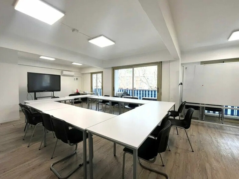 Bureau dans Cagnes-sur-Mer à louer - Photo de l’immeuble – Image 1 sur 6