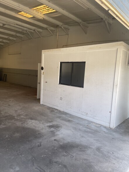1001 SE 12th Ct, Cape Coral, FL à louer - Photo de l’immeuble – Image 3 sur 7