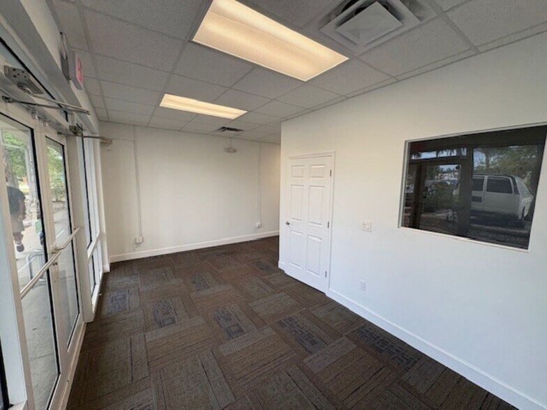 9045 Americana Way, Vero Beach, FL à louer - Photo de l’immeuble – Image 2 sur 8