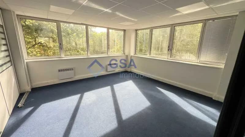 Bureau dans Évry-Courcouronnes à louer Photo de l’immeuble– Image 1 sur 7