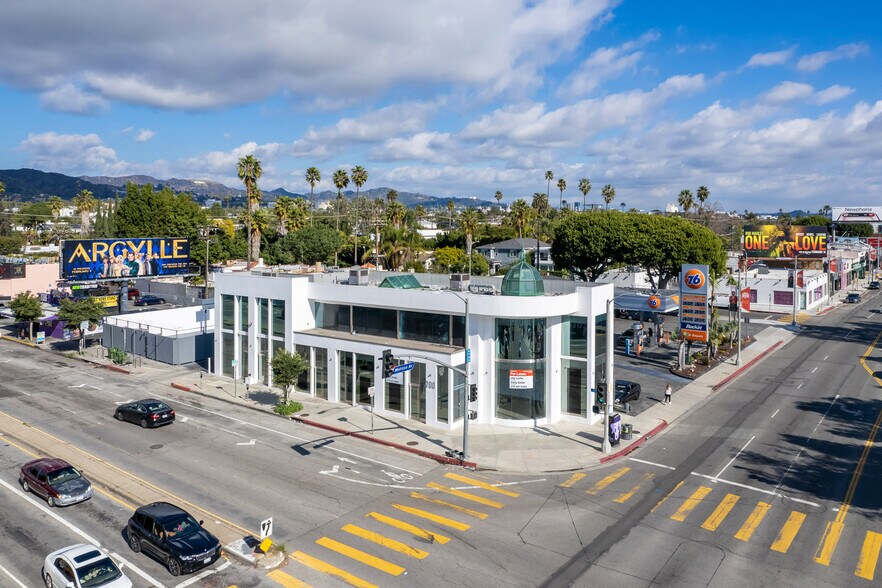 700 N Fairfax Ave, Los Angeles, CA à louer - Photo de l’immeuble – Image 1 sur 7