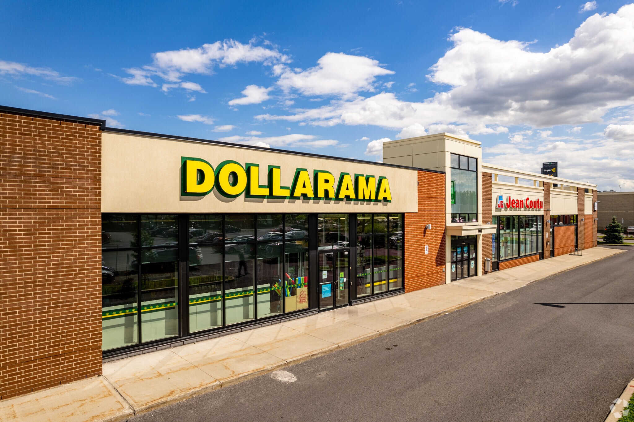 1010 Boul Des Pres-Verts, La Prairie, QC à louer Photo principale– Image 1 sur 6