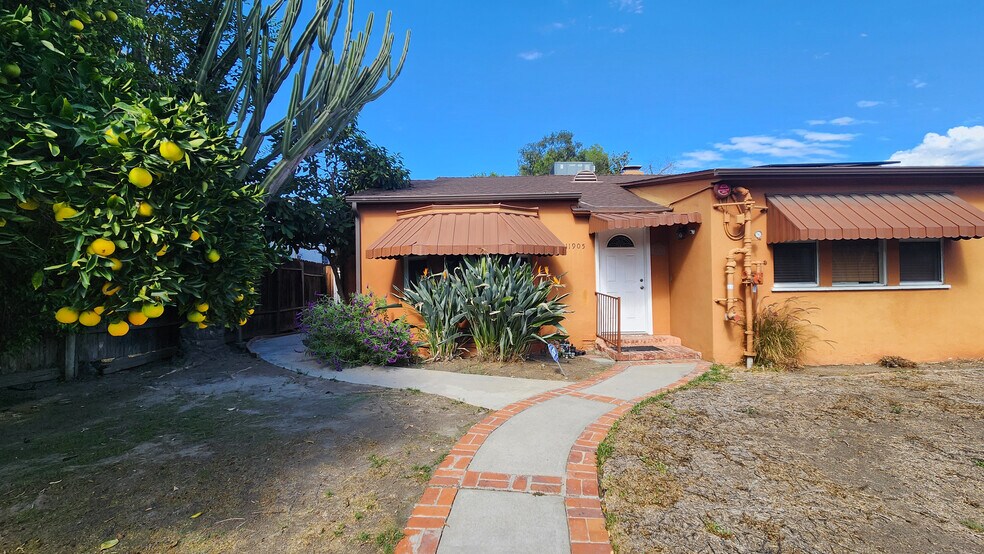 11905 Riverside Dr, Valley Village, CA à vendre - Photo de l’immeuble – Image 3 sur 14