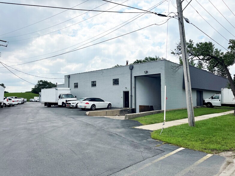 200-220 W Ridge Rd, Villa Park, IL à louer - Photo de l’immeuble – Image 2 sur 10