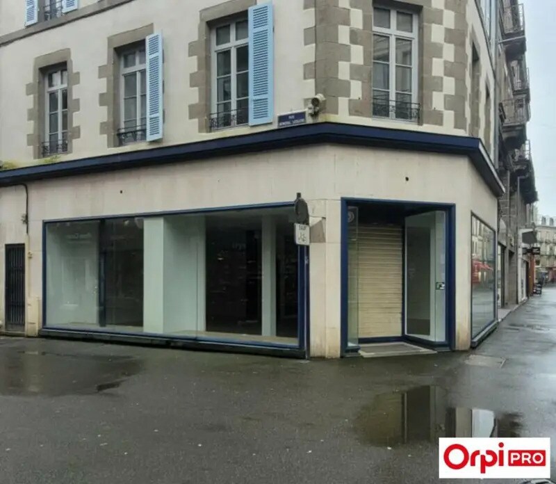 Local commercial dans Saint-Brieuc à louer Photo de l’immeuble– Image 1 sur 3