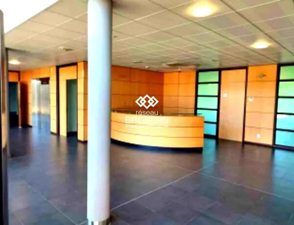 Bureau dans Bourges à louer - Photo de l’immeuble – Image 3 sur 9