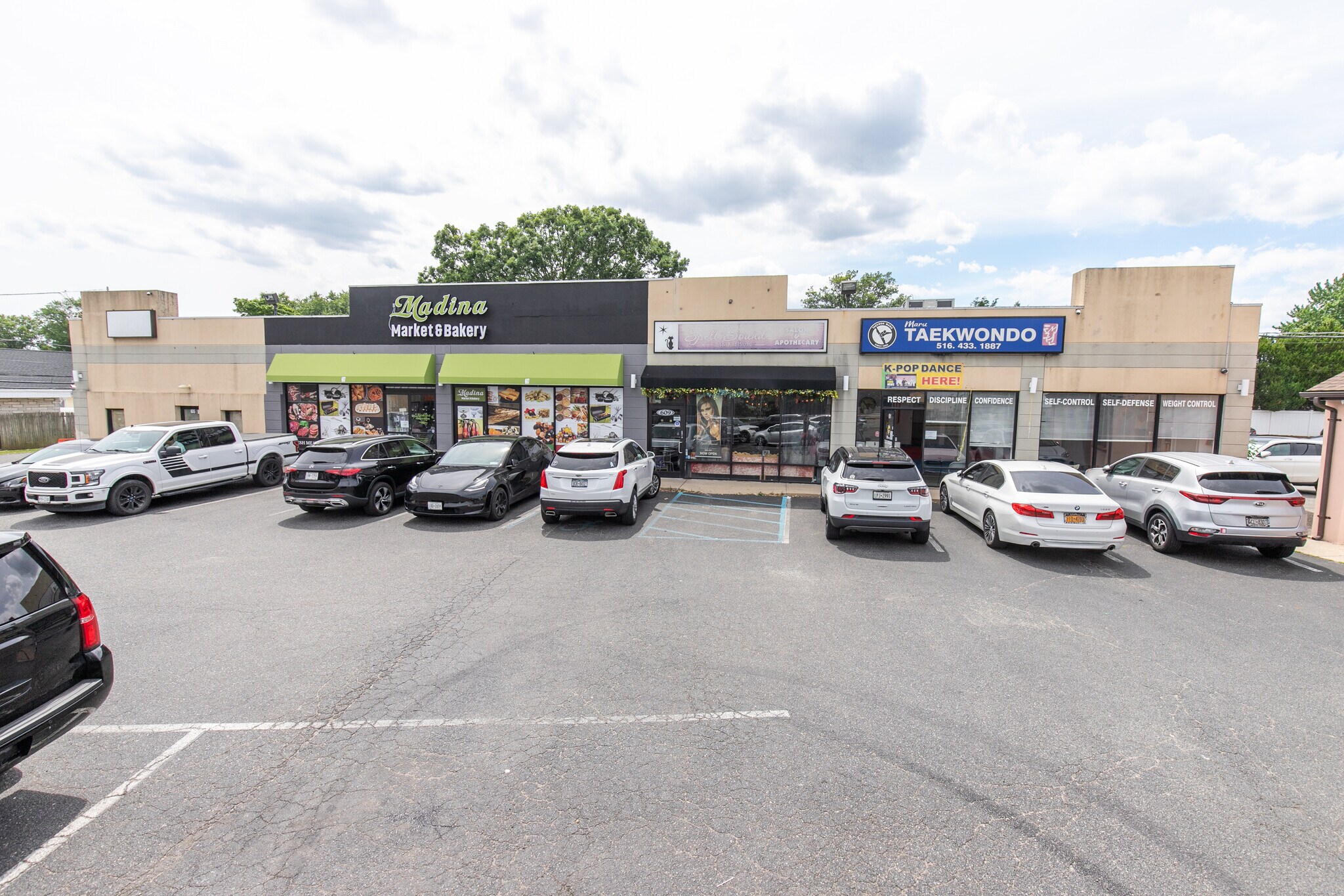 605-611 Hicksville Rd, Bethpage, NY à vendre Photo principale– Image 1 sur 5