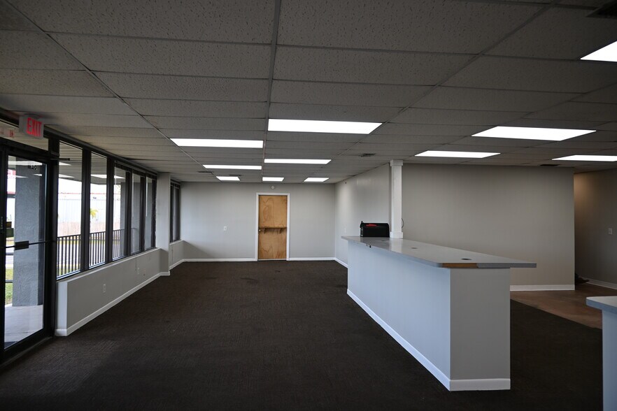 6211 Anderson Rd, Tampa, FL à louer - Photo de l’immeuble – Image 3 sur 18