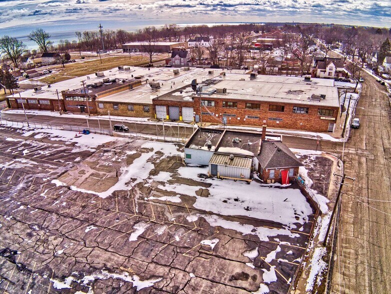 651 S Martin Luther King Jr Ave, Waukegan, IL à vendre - Photo de l’immeuble – Image 2 sur 20