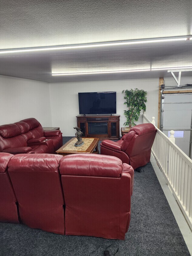 1409 Lockheed Dr, Bismarck, ND 58504 - Lot 16 -  - Photo intérieure - Image 1 of 3