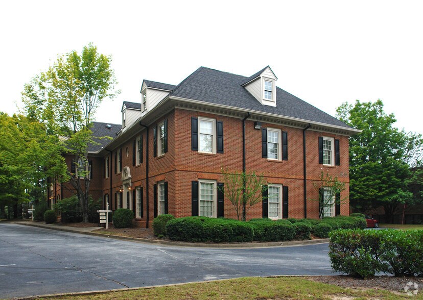 8046 Roswell Rd, Atlanta, GA à louer - Photo de l’immeuble – Image 2 sur 52