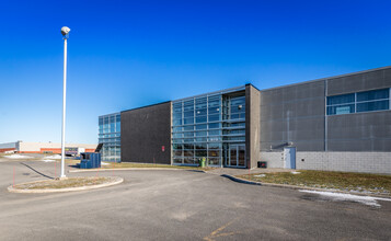 875 Montée Saint-François, Laval, QC à louer Photo de l’immeuble– Image 1 sur 6