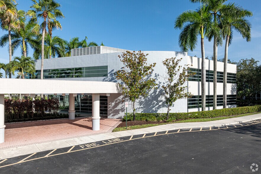 1485 N Park Dr, Weston, FL à vendre - Photo de l’immeuble – Image 3 sur 33