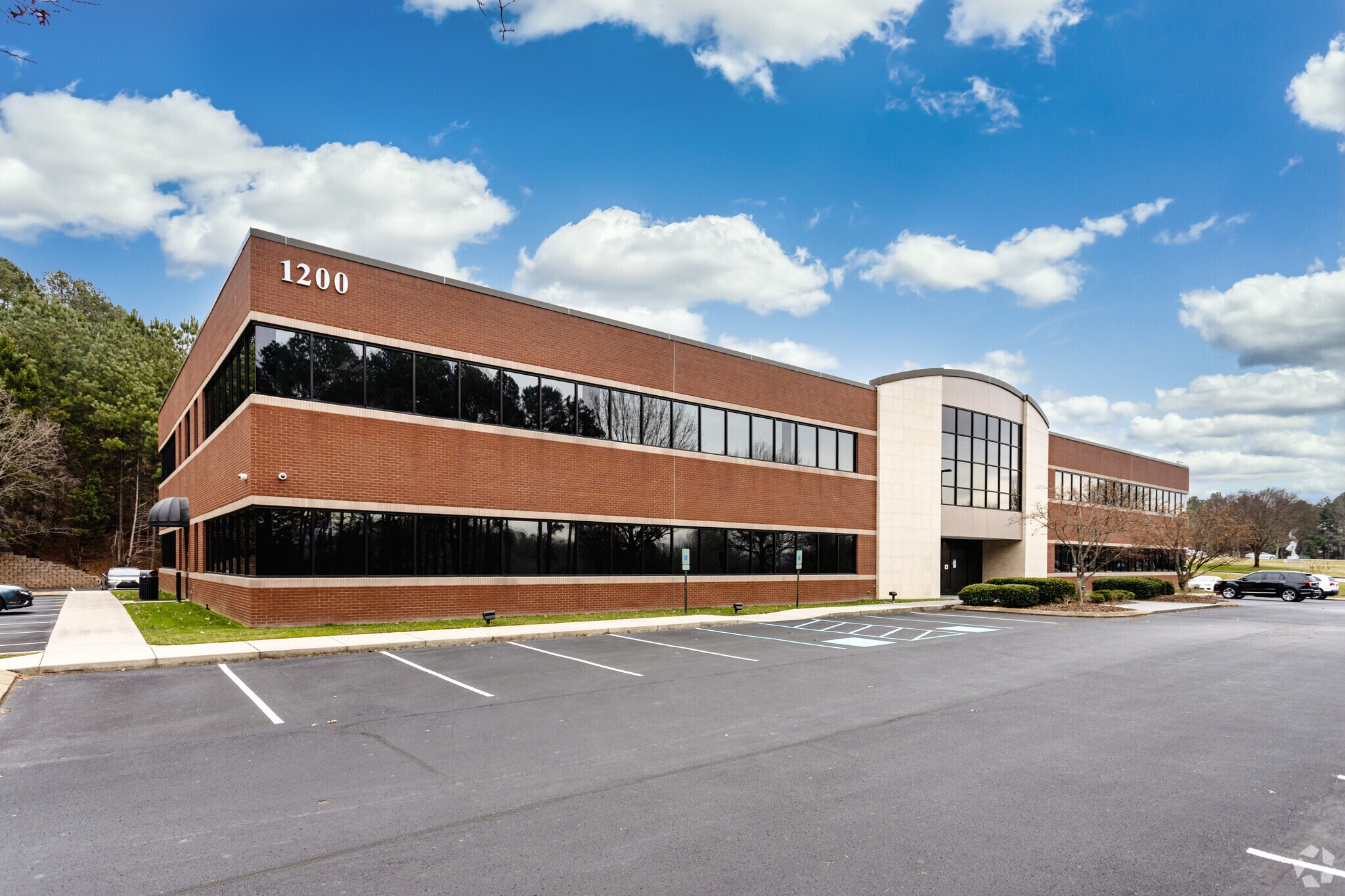1200 Premier Dr, Chattanooga, TN à louer Photo principale– Image 1 sur 56