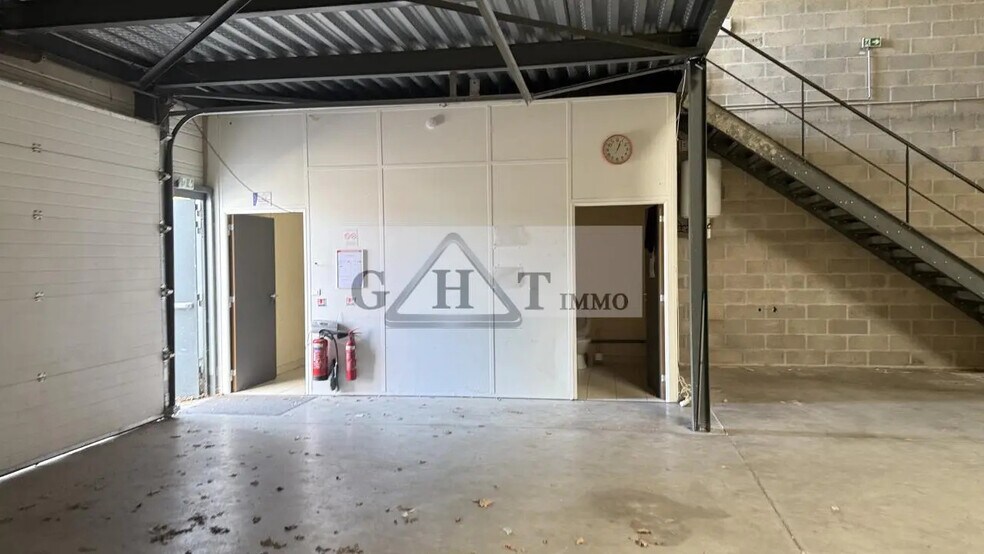Industriel/Logistique dans Mareuil-lès-Meaux à vendre - Photo de l’immeuble – Image 2 sur 8