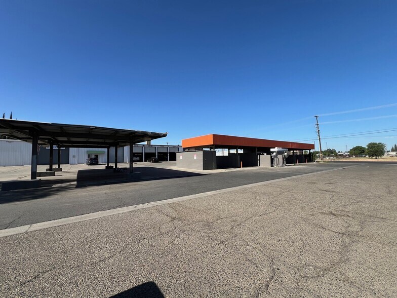 1200 N Ben Maddox Way, Visalia, CA à vendre - Photo de l’immeuble – Image 2 sur 8