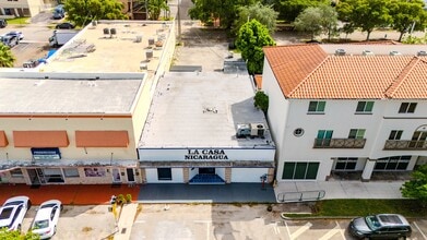 365 N Royal Poiciana Blvd, Miami Springs, FL à vendre Photo intérieure– Image 2 sur 17