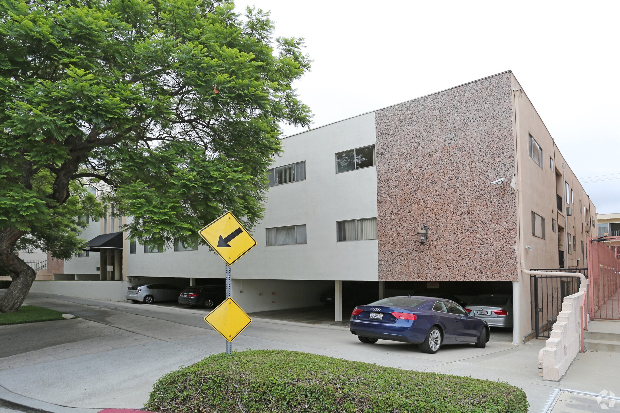 1830 Greenfield Ave, Los Angeles, CA à vendre Photo principale– Image 1 sur 29