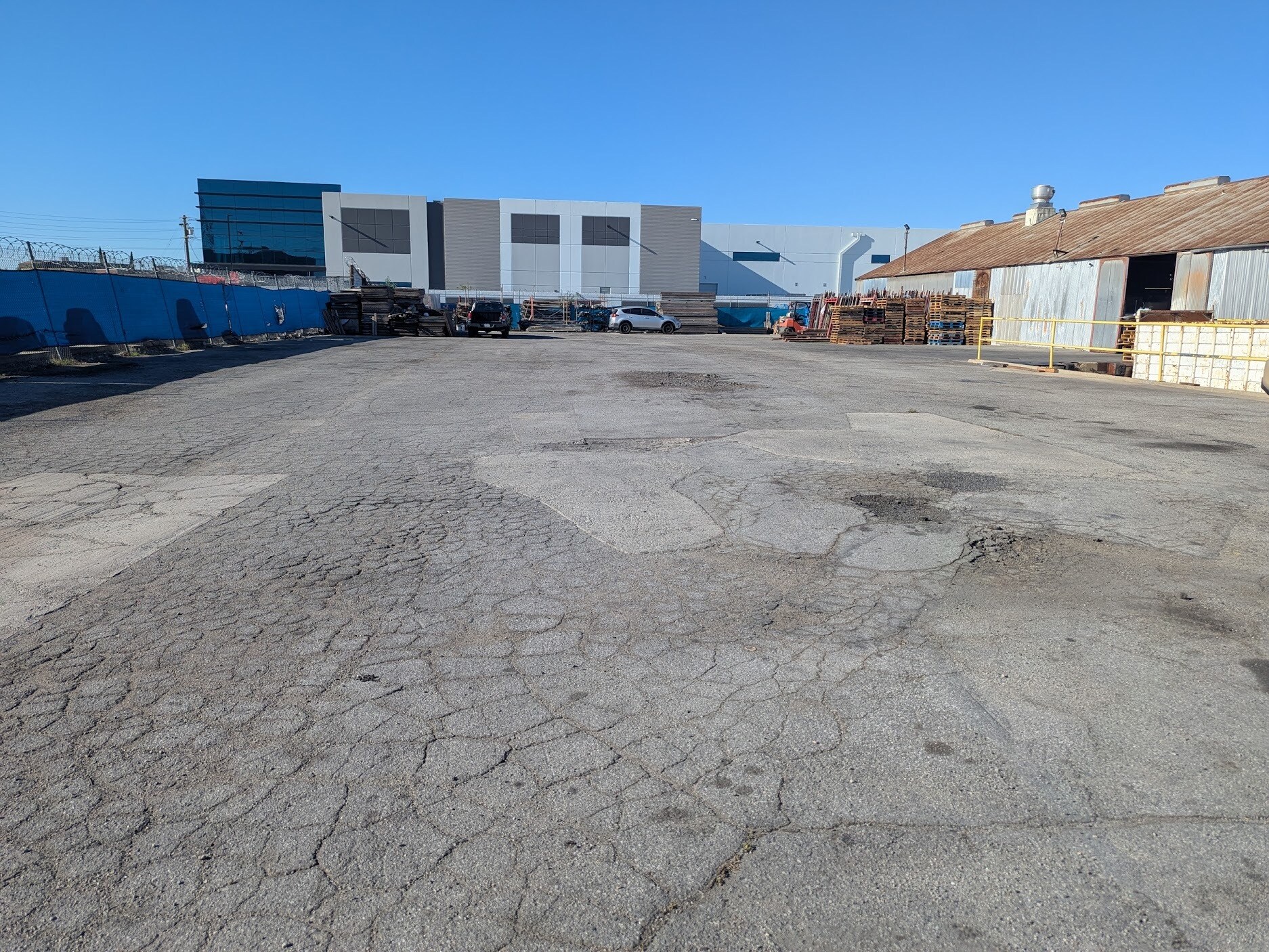 5719 District Blvd, Vernon, CA à louer Photo principale– Image 1 sur 6