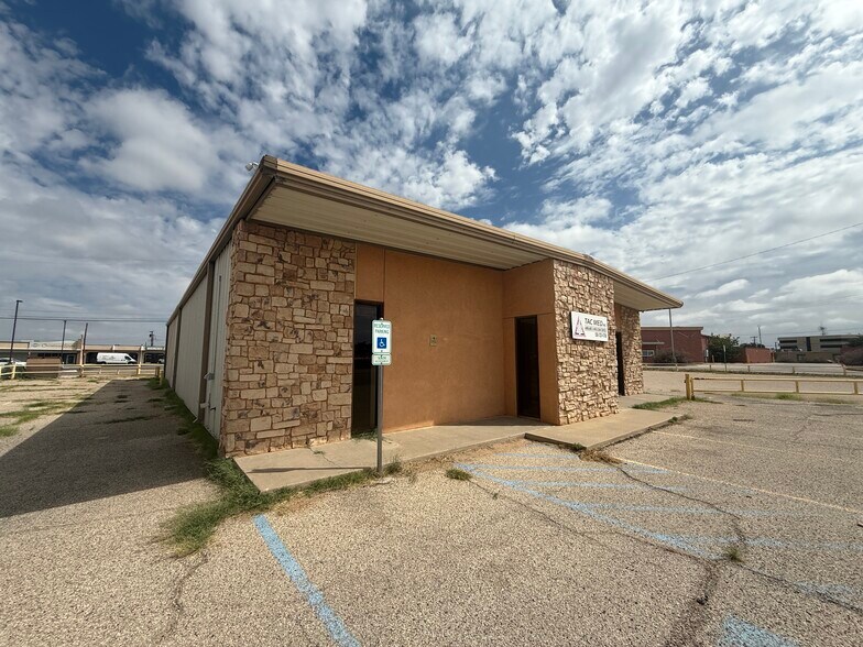 1011 E 7th St, Odessa, TX à louer - Photo de l’immeuble – Image 1 sur 9