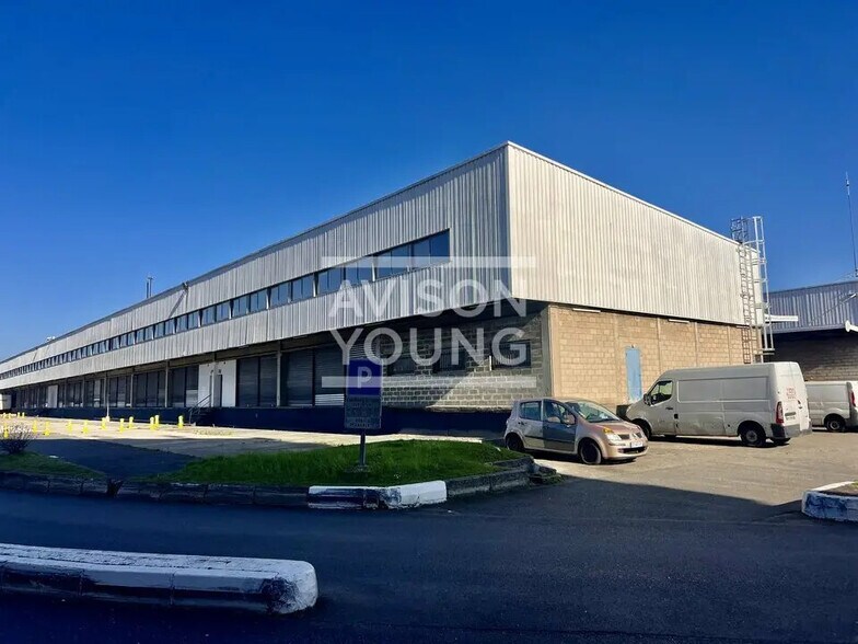 Local d’activités dans Aulnay-sous-Bois à louer - Photo de l’immeuble – Image 1 sur 12