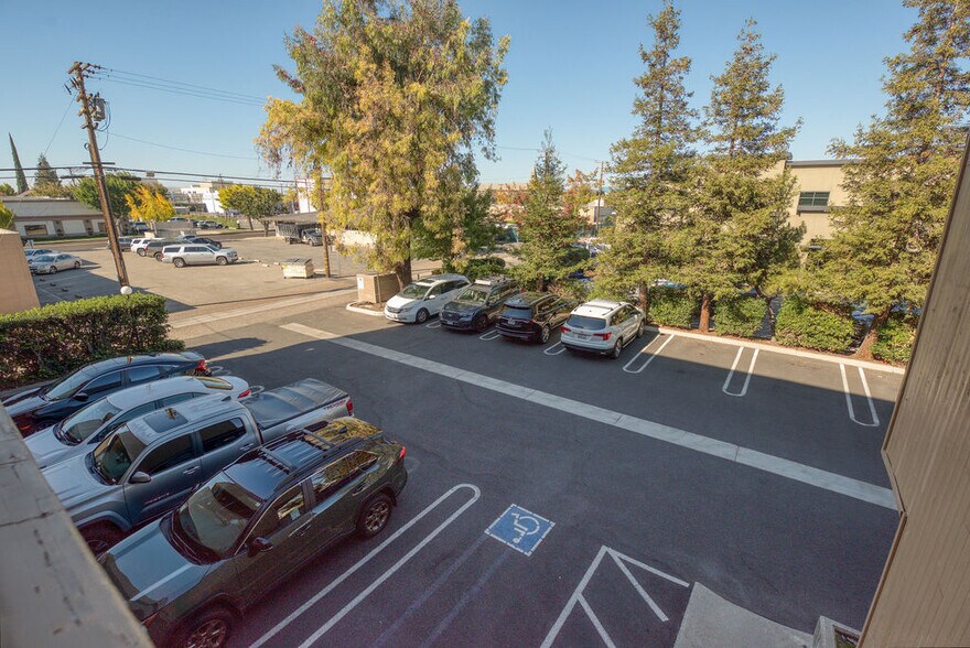 1207 13th St, Modesto, CA à louer - Photo de l’immeuble – Image 3 sur 17