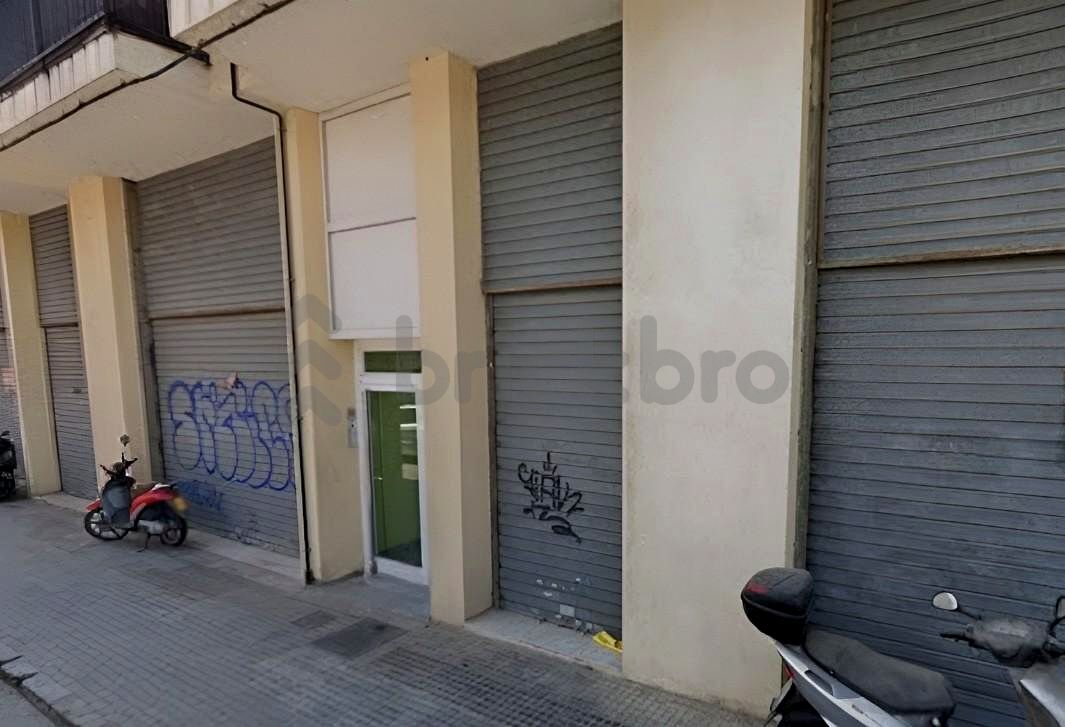 Immeuble residentiel dans Cornellà de Llobregat, Barcelona à vendre Photo principale– Image 1 sur 3