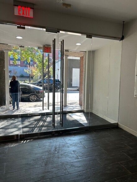 10 Mitchell Pl, White Plains, NY à louer - Photo intérieure – Image 2 sur 10