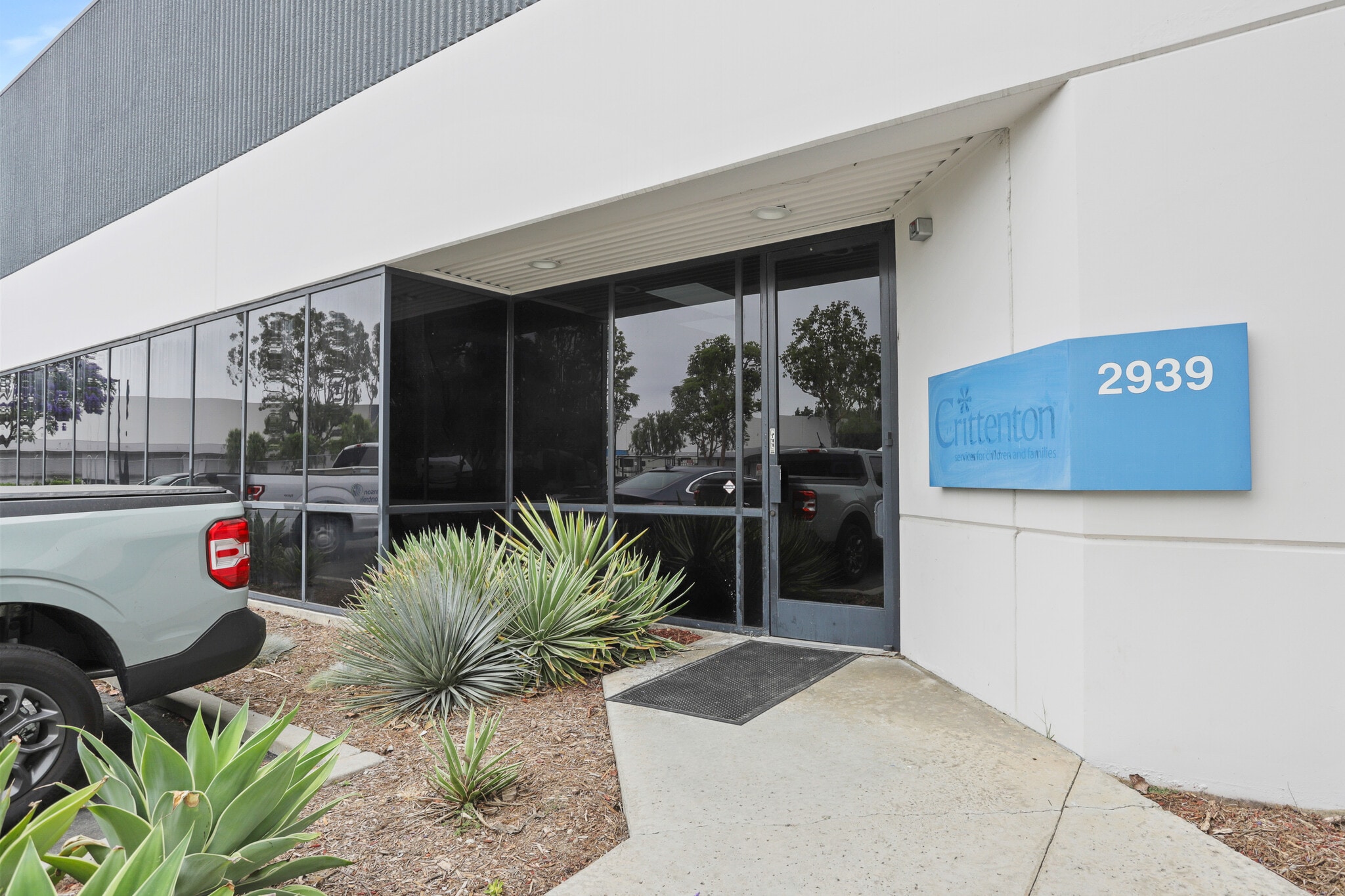 2909-2999 E Pacific Commerce Dr, Compton, CA à louer Photo de l’immeuble– Image 1 sur 6