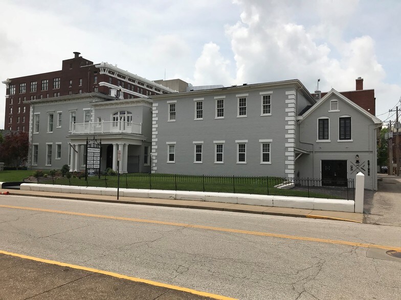 124 SE 1st St, Evansville, IN à louer - Photo principale – Image 1 sur 4