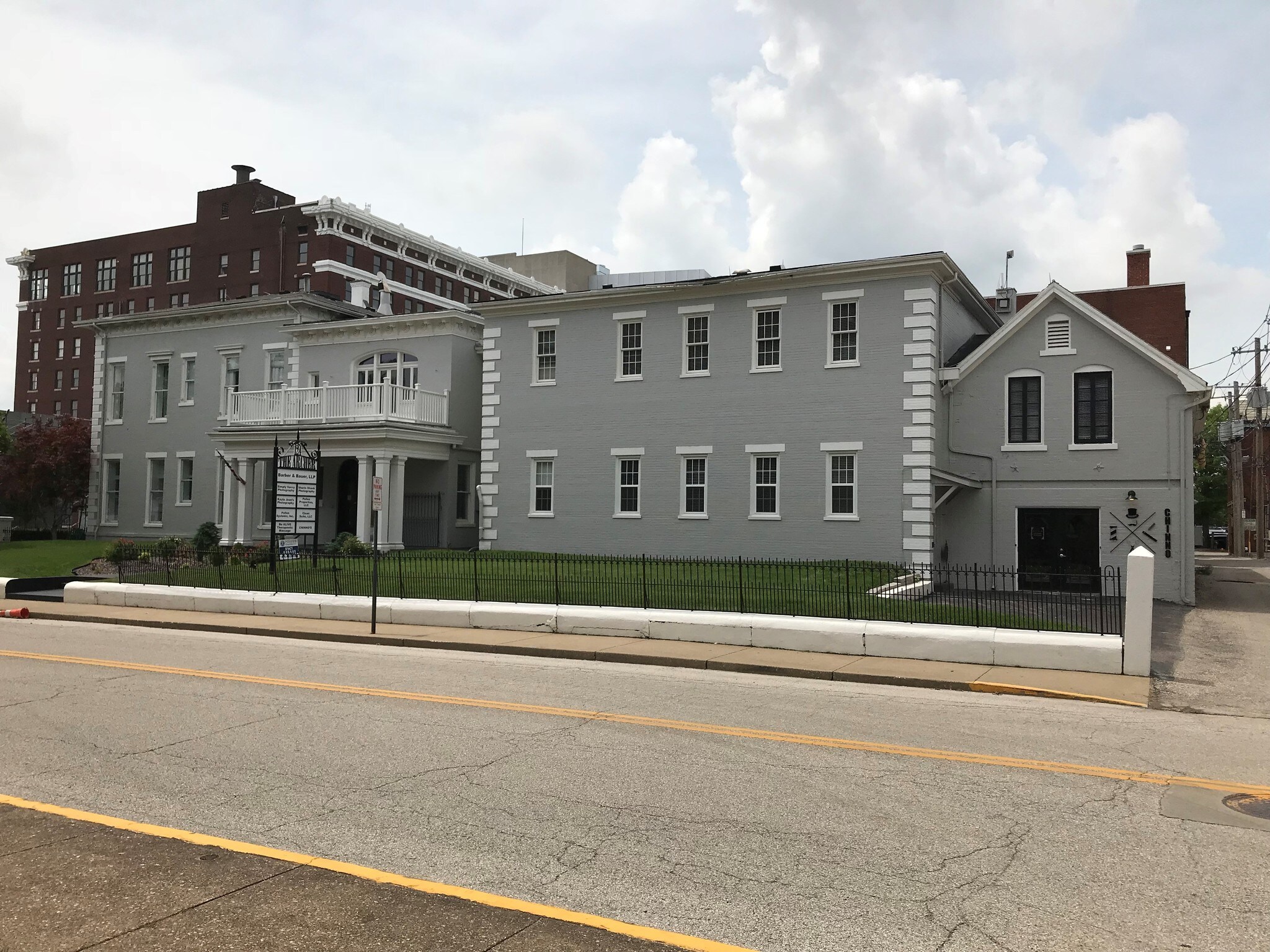 124 SE 1st St, Evansville, IN à louer Photo principale– Image 1 sur 5