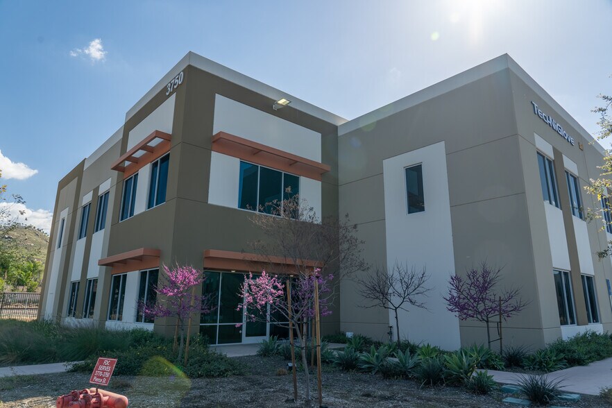 3750 Pierce St, Riverside, CA à louer - Photo de l’immeuble – Image 2 sur 3