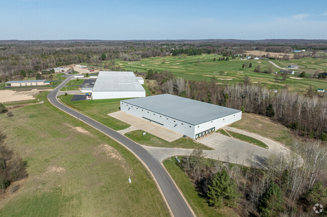 Plus de détails pour 1060 Commerce Dr, Farwell, MI - Industriel/Logistique à vendre
