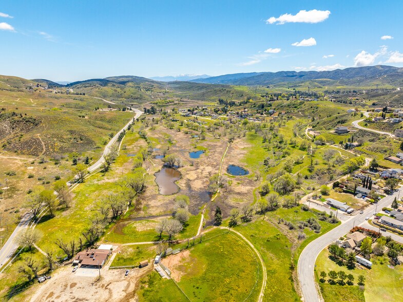 14780 Elizabeth Lake, Elizabeth Lake, CA à vendre - Photo de l’immeuble – Image 3 sur 13