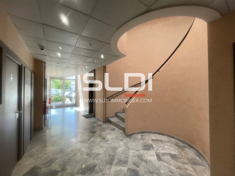 7 Rue Pascal, Bron à vendre - Hall d’entrée – Image 2 sur 6