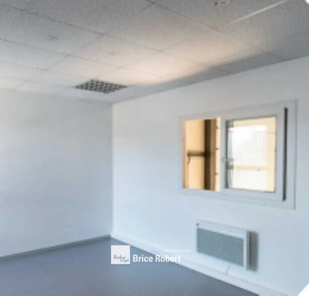 Bureau dans Rillieux-la-Pape à louer - Photo intérieure – Image 2 sur 4