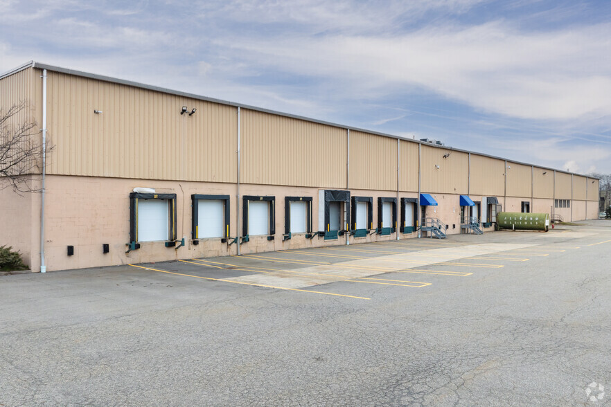 77-79 Metro Way, Secaucus, NJ à louer - Photo de l’immeuble – Image 1 sur 4