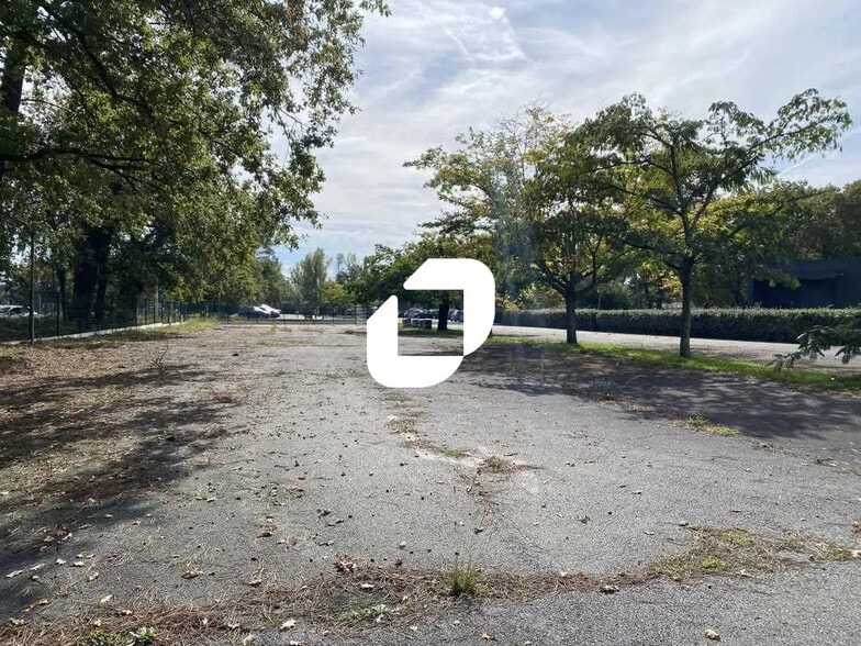 Terrain dans Canéjan à louer - Photo de l’immeuble – Image 1 sur 4