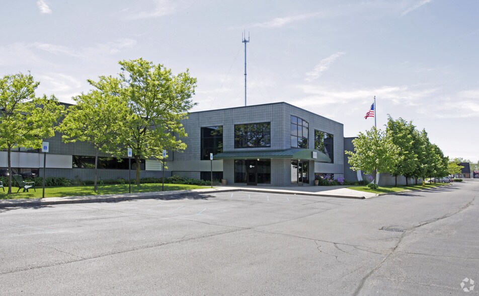 13250-13320 Northend Ave, Oak Park, MI à louer - Photo de l’immeuble – Image 3 sur 6