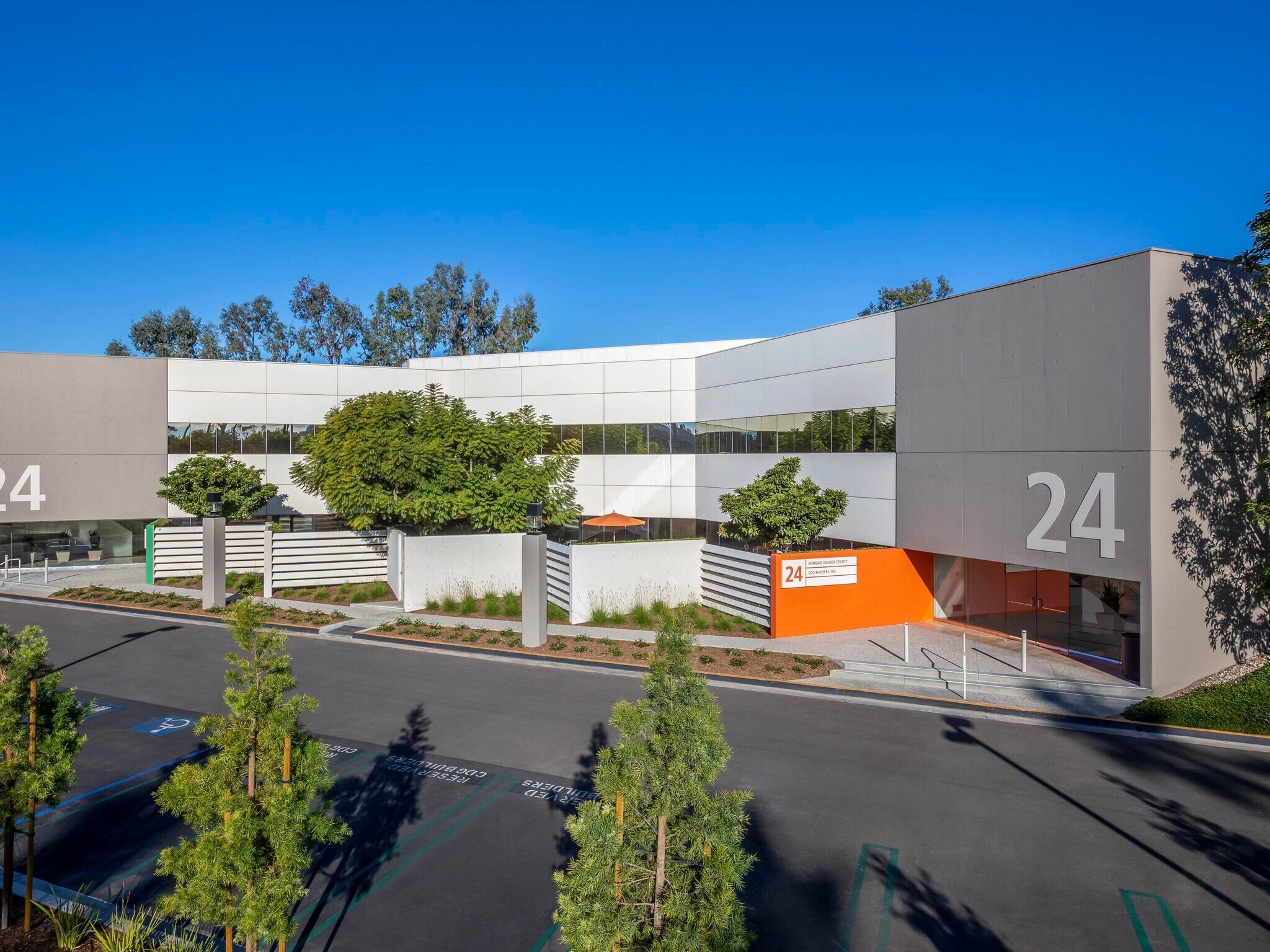 2 Executive Cir, Irvine, CA à louer Photo de l’immeuble– Image 1 sur 14