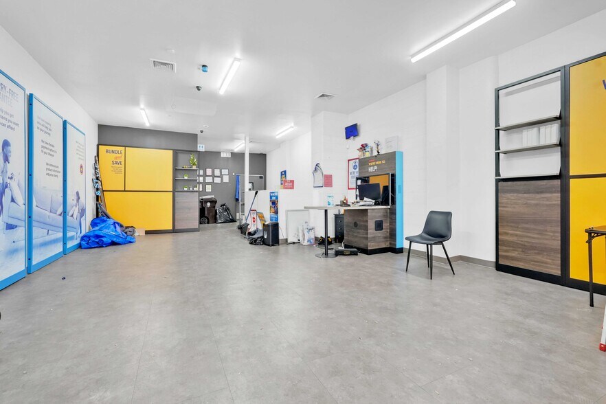 5652 Myrtle Ave, Ridgewood, NY à louer - Photo de l’immeuble – Image 3 sur 9