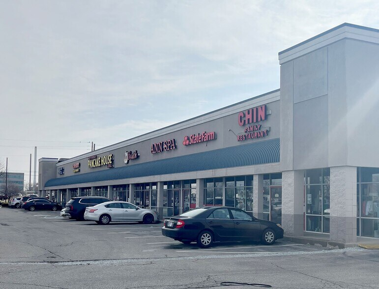 8028 S Emerson Ave, Indianapolis, IN à louer - Photo de l’immeuble – Image 3 sur 5