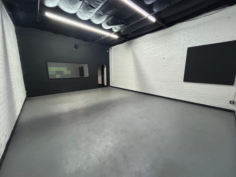 220 W 21st St, Los Angeles, CA à louer - Photo de l’immeuble – Image 2 sur 10